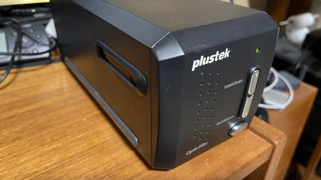 Plustek OpticFilm 8200i AI Scanner