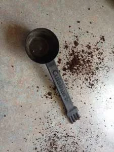 Cuisinart DBM-8 scoop with brush and spilt coffee grounds